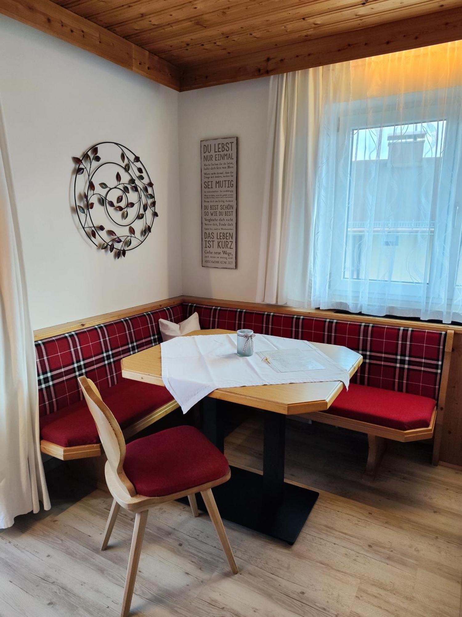 Apartmenthaus Bader ロイタシュ エクステリア 写真