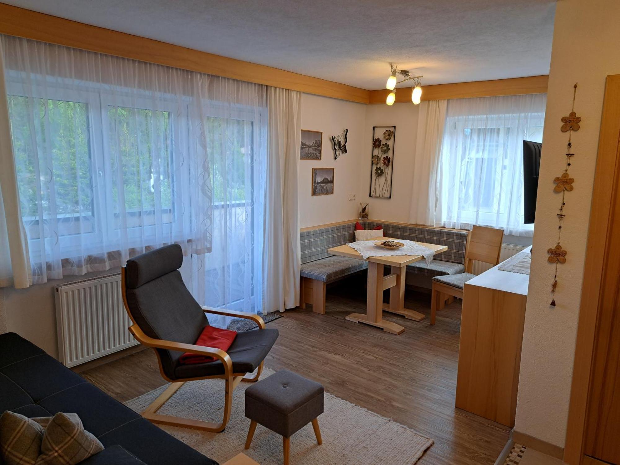 Apartmenthaus Bader ロイタシュ エクステリア 写真