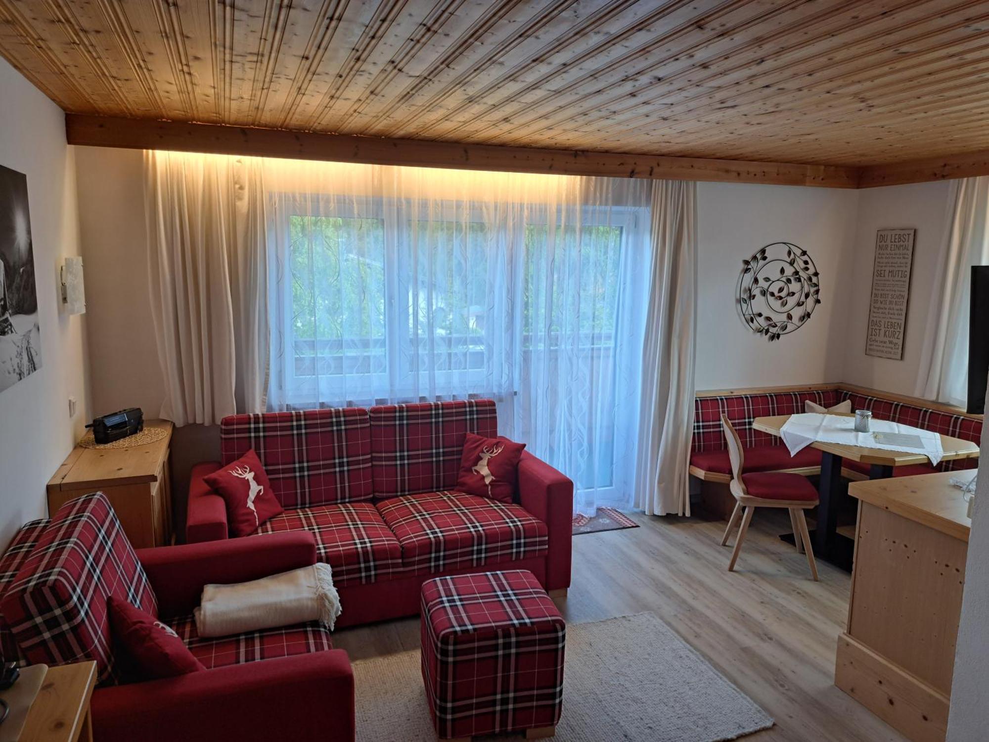 Apartmenthaus Bader ロイタシュ エクステリア 写真