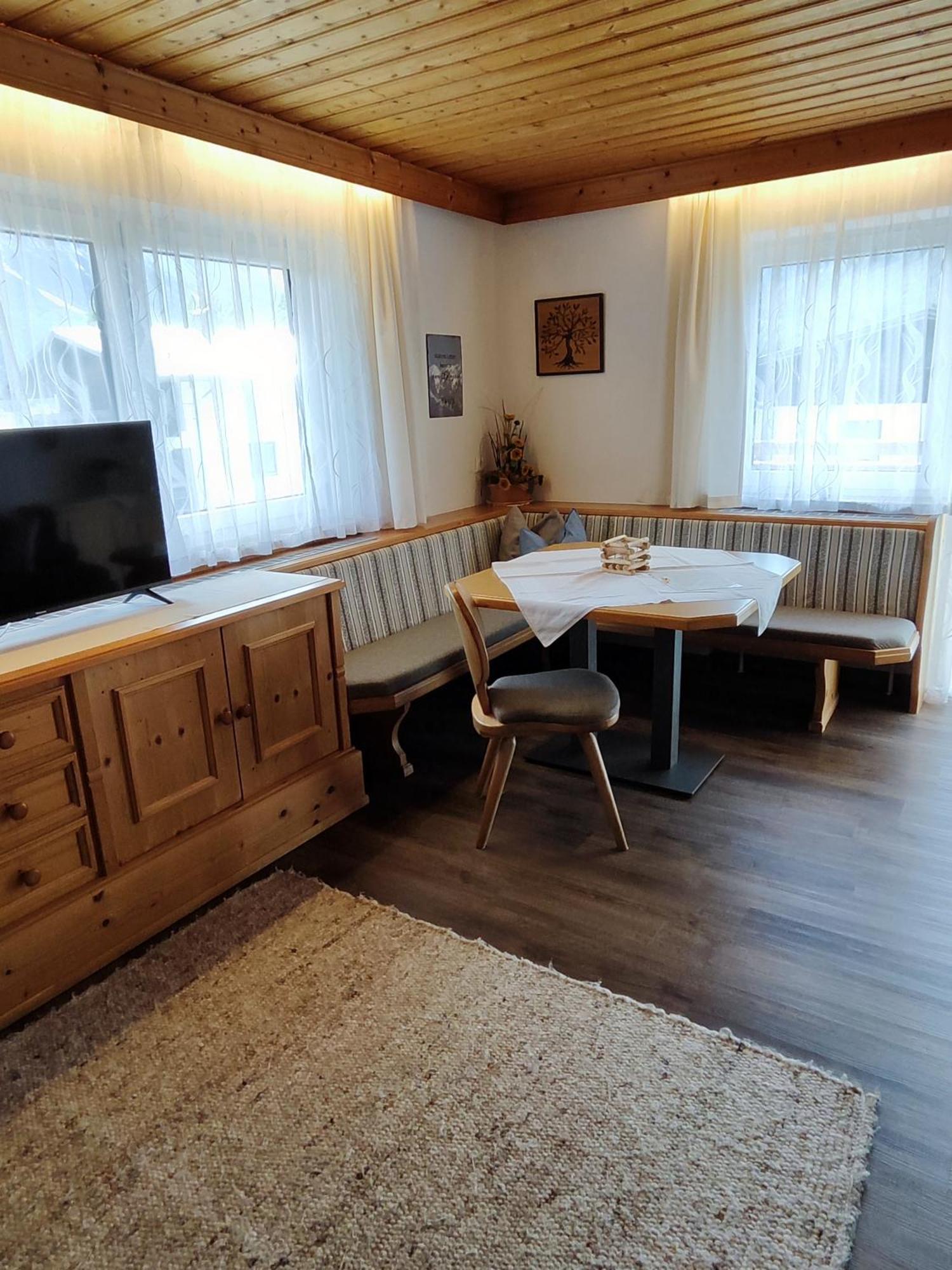 Apartmenthaus Bader ロイタシュ エクステリア 写真