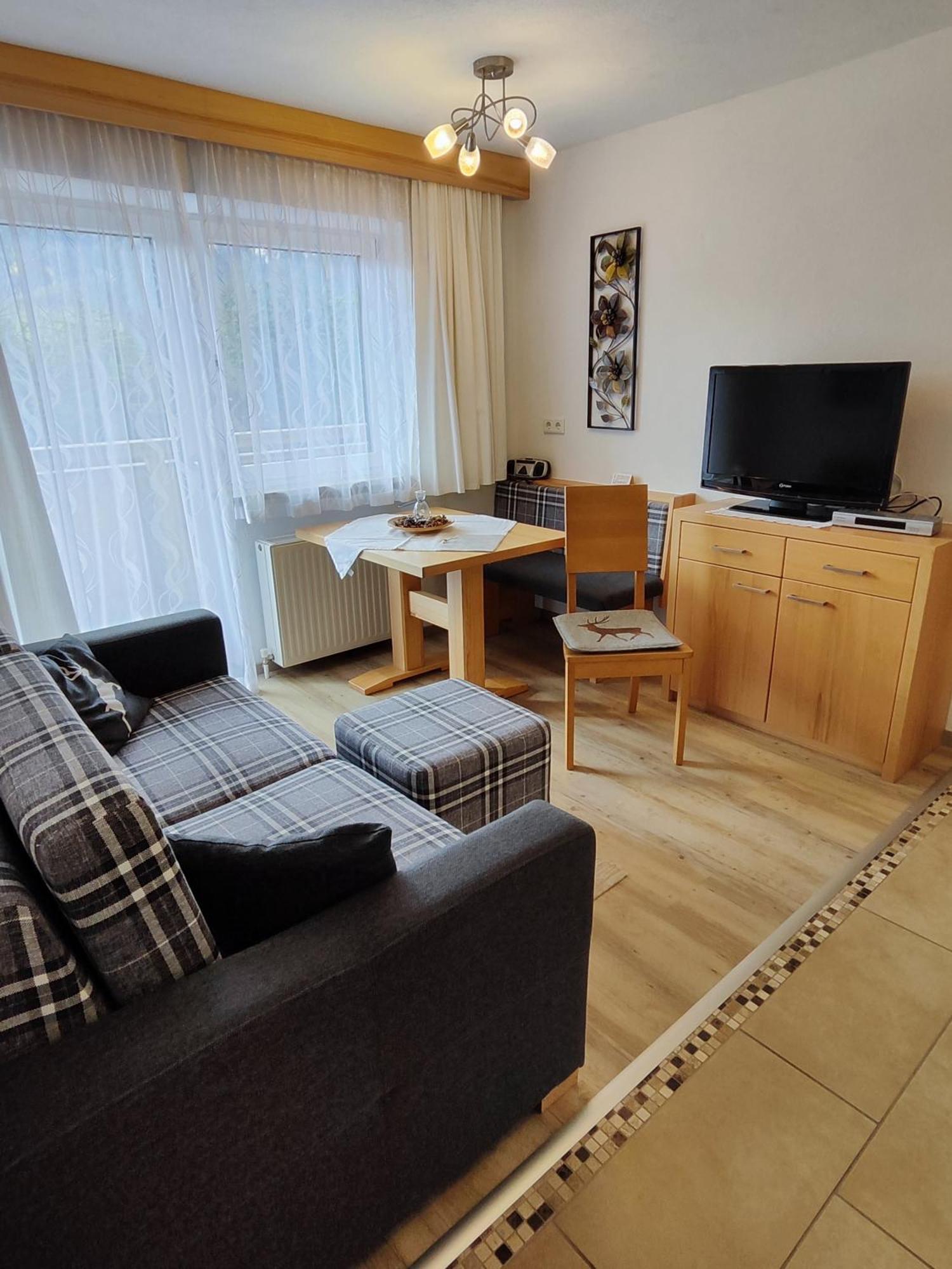 Apartmenthaus Bader ロイタシュ エクステリア 写真
